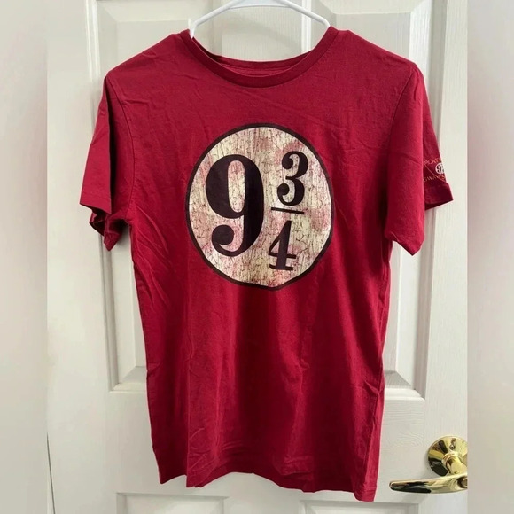 Universal Studios Tops - Universal Studios Harry Potter 9 3/4 T-shirt